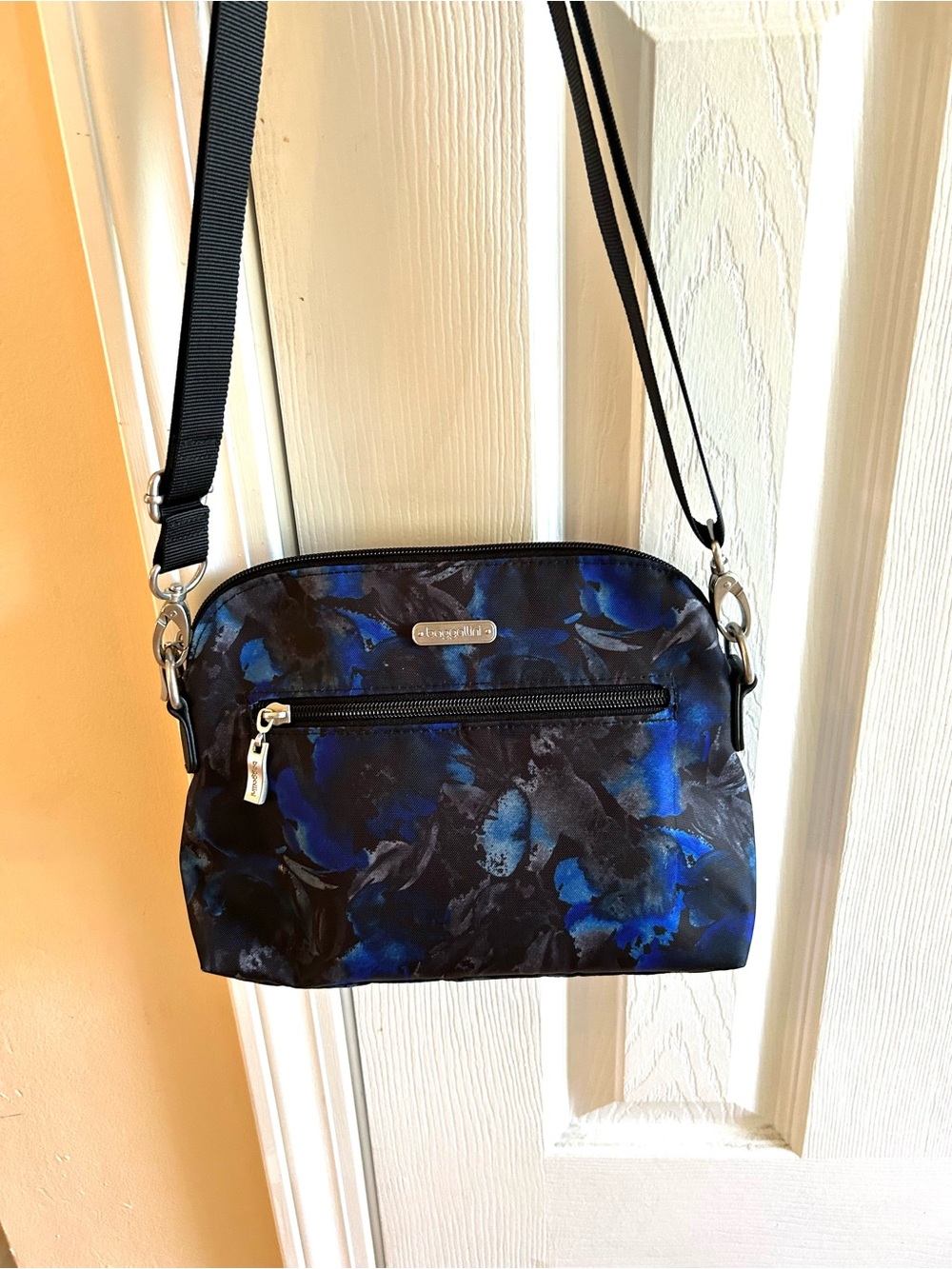 Baggallini Dome Crossbody Black and Blue Abstract Crossbody Bag